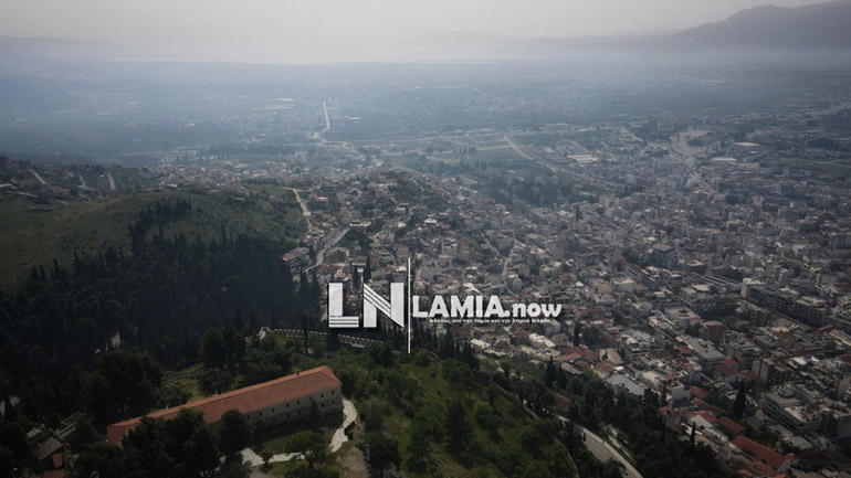 Πήραν… φωτιά οι σούβλες στη Λαμία – Το «αποτύπωμα» στον ρουμελιώτικο ουρανό